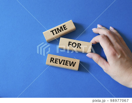 Time for Review symbol. Wooden blocks with words Time for Review. Beautiful blue background. Businessman hand. Business and Time for Review concept. Copy space. 98977067