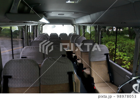 マイクロバス（車内）　イメージ 98978053