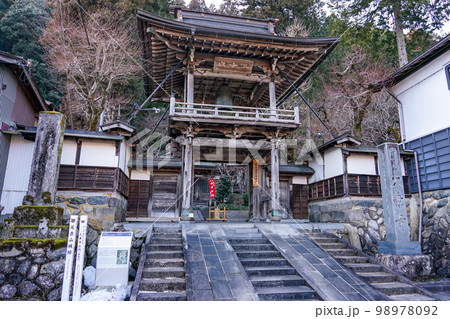 大乗寺山門 郡上八幡のお寺(岐阜県郡上市) 大乗寺山門 郡上八幡のお寺(岐阜県郡上市) 98978092