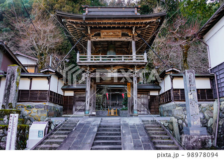 大乗寺山門　郡上八幡のお寺（岐阜県郡上市） 98978094