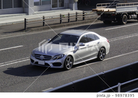 セダン車 道路走行 セダン車 道路走行 98978395
