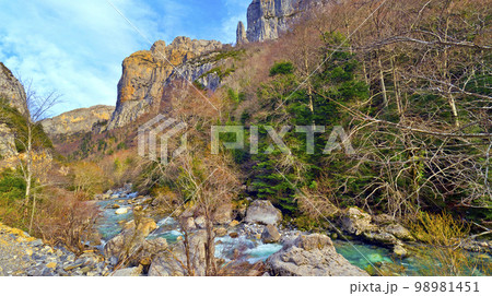 Veral River, Valles Occidentales Natural Park, Spain 98981451