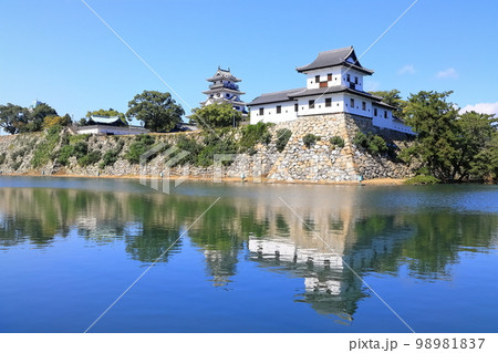 【愛媛県】秋晴れの今治城（日本三大水城） 98981837