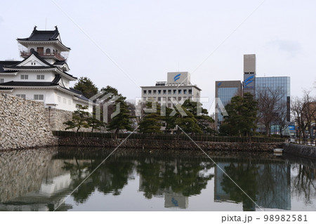 経営悪化から上場廃止が決まったジェネリック医薬品大手、日医工の本社（富山市） 98982581