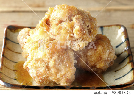 熱々の鶏の竜田揚げにおろしポン酢かけ 98983332