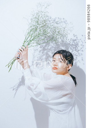 若い女性のナチュラルビューティの写真 若い女性のナチュラルビューティの写真 98984266