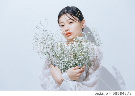 若い女性のナチュラルビューティの写真 若い女性のナチュラルビューティの写真 98984275