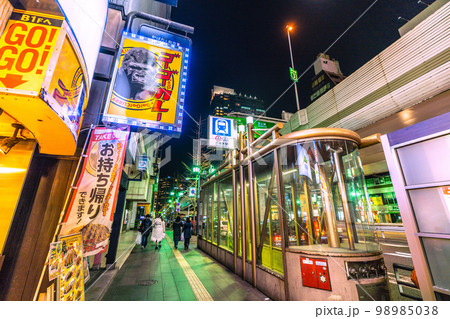 日本の東京都市景観　六本木の夜 98985038