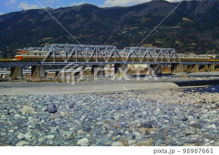 酒匂川を渡る小田急3100形NSE車はこね、新松田→栢山（開成）、1982年1月2日、KR 98987661