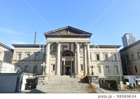 ネオ・バロック様式で建設された　大阪府立中之島図書館 98989634