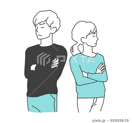 腕を組みそっぽを向いて、お互い謝る気のない若い男女、夫婦 98989639