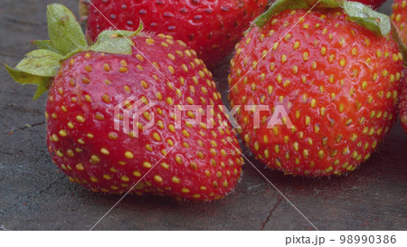 Ripe strawberries on a wooden board 98990386