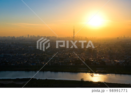 夕焼けの東京 千葉県市川市、アイ・リンクタウン展望施設から 夕焼けの東京 千葉県市川市、アイ・リンクタウン展望施設から 98991771