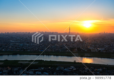 夕焼けの東京 千葉県市川市、アイ・リンクタウン展望施設から 夕焼けの東京 千葉県市川市、アイ・リンクタウン展望施設から 98991778