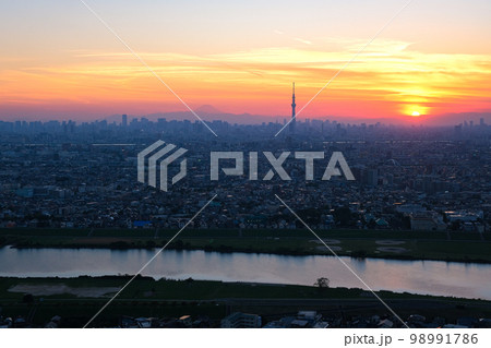 夕焼けの東京 千葉県市川市、アイ・リンクタウン展望施設から 夕焼けの東京 千葉県市川市、アイ・リンクタウン展望施設から 98991786