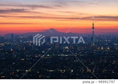 東京の日没 千葉県市川市、アイ・リンクタウン展望施設から 98991797