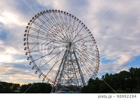 東京都江戸川区 夕暮れの葛西臨海公園 観覧車 東京都江戸川区 夕暮れの葛西臨海公園 観覧車 98992284