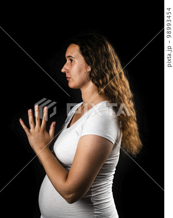 woman and energy healing 98993454