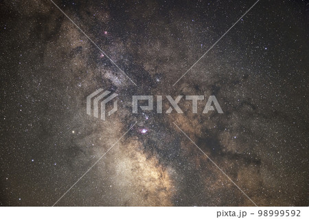 夏の星景色　天の川の中心部 98999592