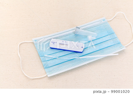 コロナ自主検査の抗原検査キットとマスク 99001020