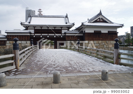 冬景色の広島城櫓と御門橋 冬景色の広島城櫓と御門橋 99003002