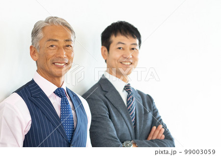 ビジネスマン　シニアの男性 99003059