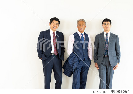ビジネスマン　シニアの男性 99003064