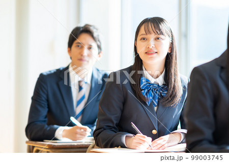 教室　女子高生　授業 99003745