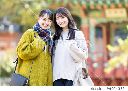 女子旅　旅行　若い女性 99004322