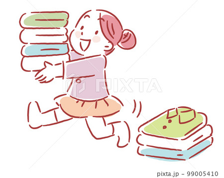 洗濯物を運んでお手伝いをする笑顔の女の子 99005410