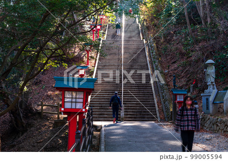東京都　高尾山参道　男坂　煩悩の数108段 99005594