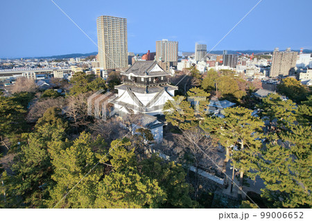徳川家康の居城、岡崎城（ドローン空撮） 99006652