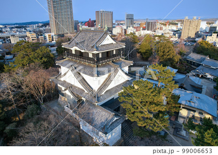 徳川家康の居城、岡崎城（ドローン空撮） 99006653