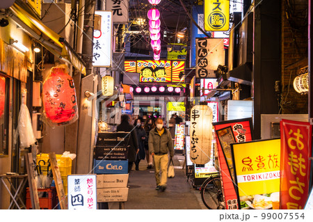 《東京都》三軒茶屋の飲み屋街・すずらん通り 《東京都》三軒茶屋の飲み屋街・すずらん通り 99007554