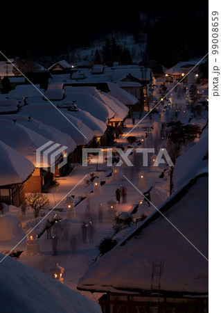 雪景色の大内宿 雪まつり 雪灯篭のある街並み 福島県下郷町 雪景色の大内宿 雪まつり 雪灯篭のある街並み 福島県下郷町 99008659
