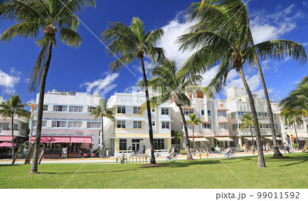 Morning vibes at Ocean Drive, Art Deco Historic District in Miami Beach  99011592