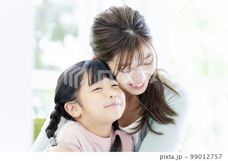 親子　母子　家族　ファミリー　女性　母親　子供 99012757