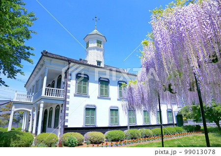 旧中込学校と藤の花 旧中込学校と藤の花 99013078
