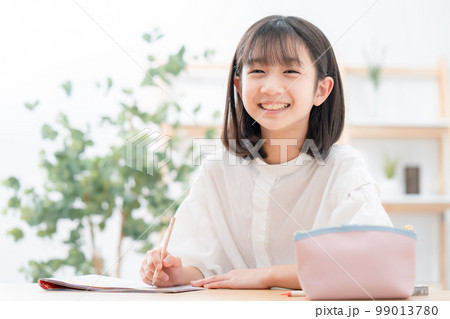 勉強をする小学生　受験 99013780