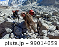 Yaks carrying empty gas cylinders 99014659