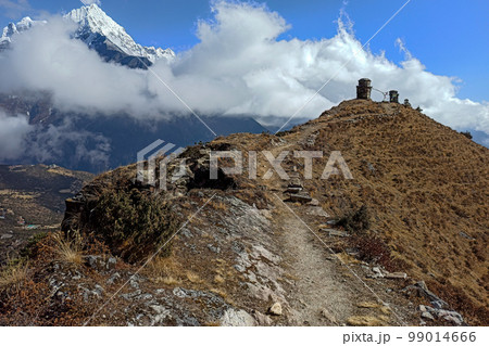 Narrow path at Khumbu valley 99014666