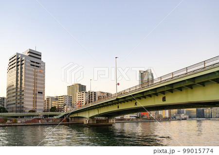 東京水辺ライン船上から見た夕景 東京水辺ライン船上から見た夕景 99015774