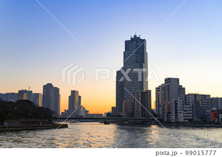 東京水辺ライン船上から見た夕景 東京水辺ライン船上から見た夕景 99015777
