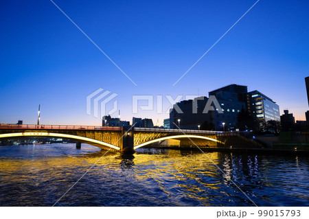 東京水辺ライン船上から見た夕景 東京水辺ライン船上から見た夕景 99015793