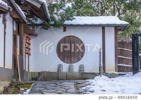 高台寿聖禅寺（岡林院）　積雪が美しい冬の朝 99016050