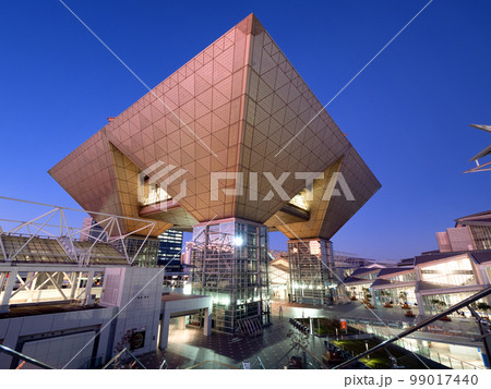 夕暮れの東京ビッグサイト 夕暮れの東京ビッグサイト 99017440