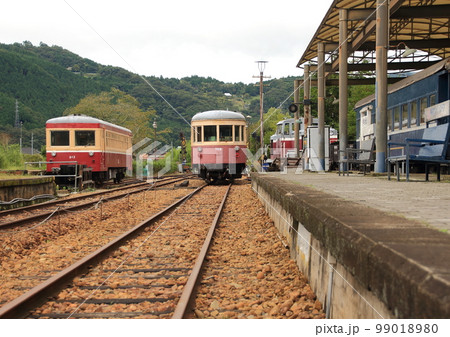 廃線となった同和鉱業片上鉄道で車両の動態保存されている吉ヶ原駅 99018980