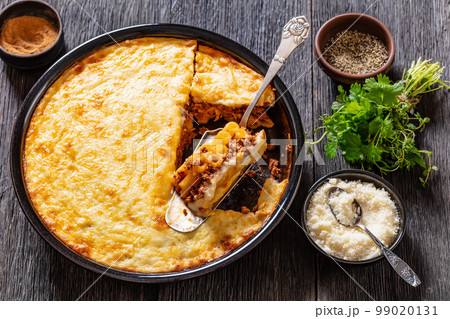 Greek Pastitsio in baking dish, top view 99020131