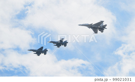 航空自衛隊F-2&インド空軍スホーイSu-30MKI編隊 航空自衛隊F-2&インド空軍スホーイSu-30MKI編隊 99021031