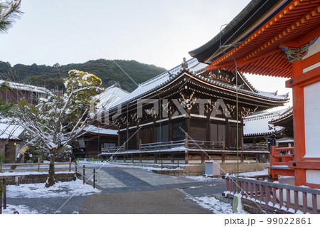 冬の清水寺 朝倉堂 残雪の朝(京都市東山区) 冬の清水寺 朝倉堂 残雪の朝(京都市東山区) 99022861